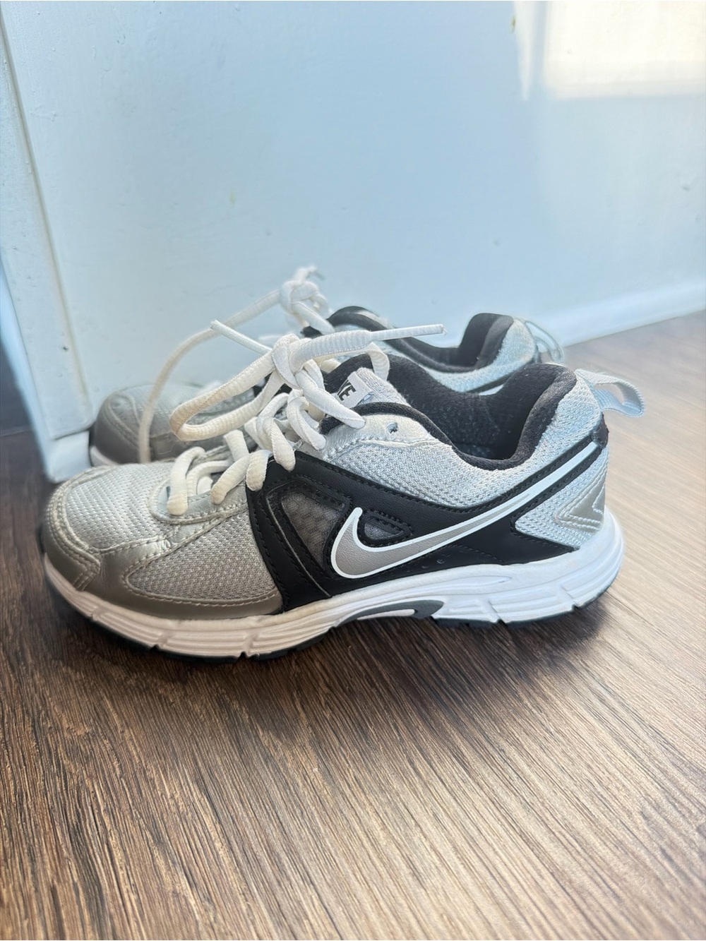 Nike Kids Black and Gray Lightweight Sneakers